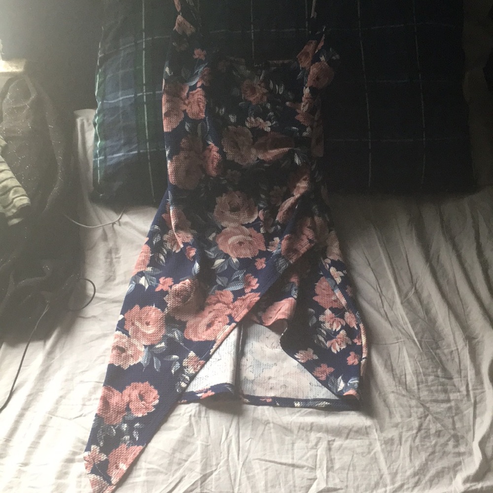 💞💞2/$20 3/$25💞💞Floral rucked asymmetric bodycon dress
